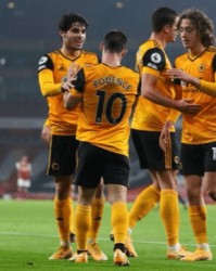  利物浦逆转绝杀热刺登顶积分榜  