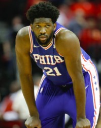  恩比德伤退76人内线告急  