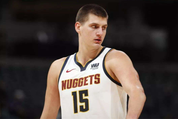  约基奇统治攻防两端掘金登顶西部榜首